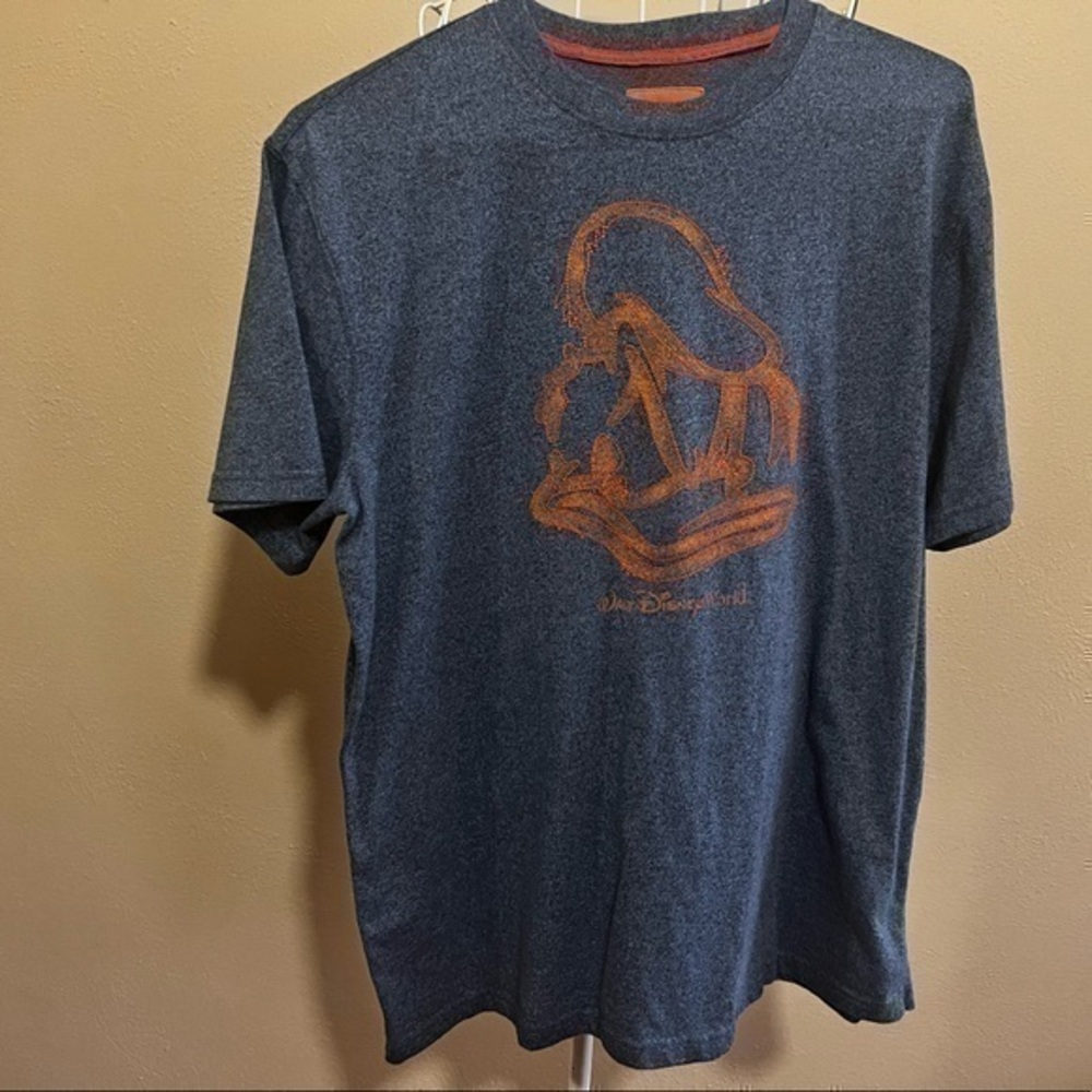 Disney T-Shirt, Gray with orange Donald Duck, new condition, Men’s Size L NWOT